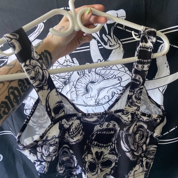 Skull and rose Crop top - Picture 2 of 2